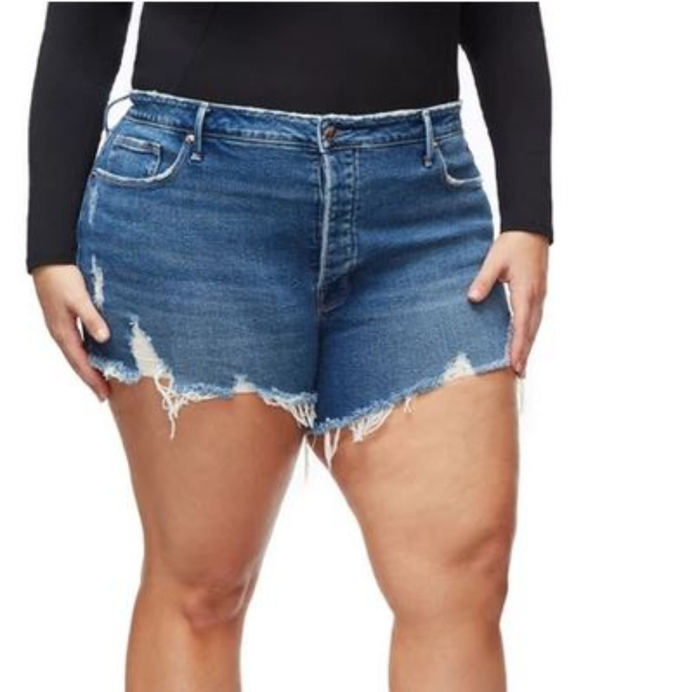 GOOD AMERICAN  The bombshell short